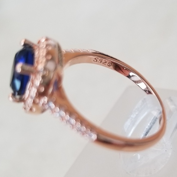 18k Sapphire Ring - Picture 6 of 8